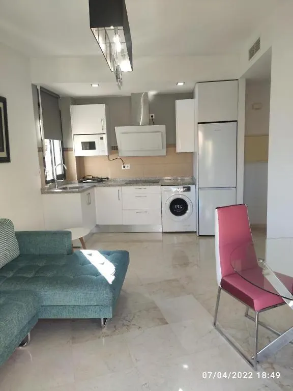 Larios Centro Triniad Suites مالقة 0*,